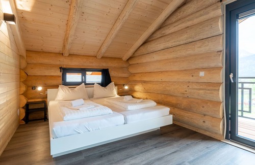 Jenig House | Holiday home in that with skiing nearby