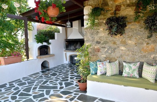 Irakleia Apartment | Holiday Home in the heart of Naxos