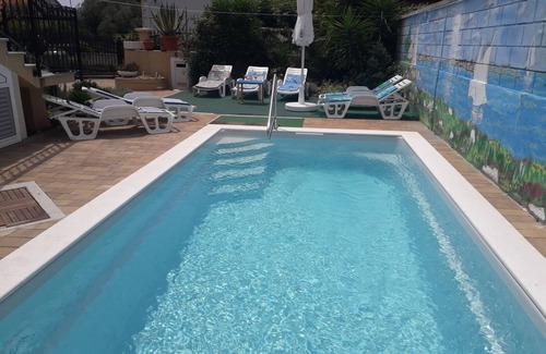 Ugljan House | Holiday Home in Ugljan with Terrace, Air condition, WIFI, Washing machine (4679-2)