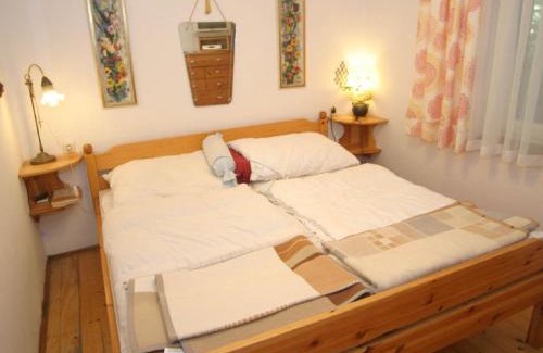 Trabenig House | Holiday home in Wernberg with pool and sauna