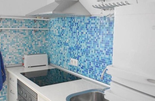 Nueva Tabarca House | Holiday Home 'Isla Tabarca Casa Trinacria' with Shared Garden, Wi-Fi and Air Conditioning