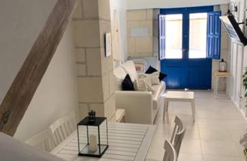 Nueva Tabarca House | Holiday Home 'Isla Tabarca Casa Trinacria' with Shared Garden, Wi-Fi and Air Conditioning