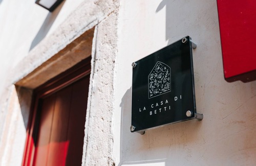 Cison di Valmarino House | Holiday Home 'Rustica E Luminosa' with Wi-Fi and Air Conditioning