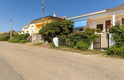 Marina di Gutturu Flumini House | Holiday Home 'Villetta Cattarì' with Sea View, Private Terrace and Private Garden