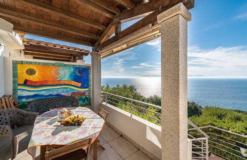 Terra Mala House | Holiday Home 'Casa Ricale' with Sea View, Wi-Fi and Air Conditioning