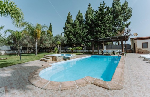 Quartu Sant'Elena House | Holiday Home 'Villa Hollywood Con Piscina' with Private Pool, Private Terrace and Wi-Fi