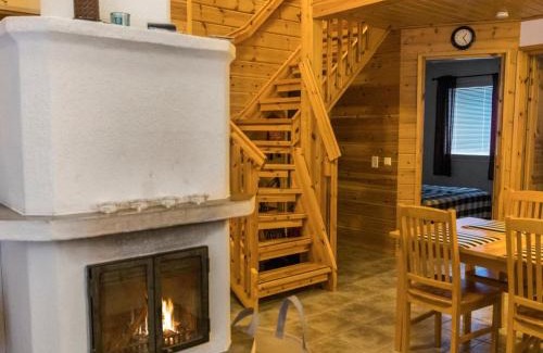 Akaslompolo House | Holiday Home Jahtikaltio 2 by Interhome