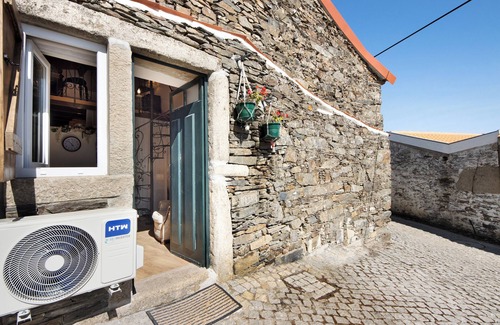 Provesende House | Holiday Home 'Jesus' with Mountain View, Wi-Fi and Air Conditioning