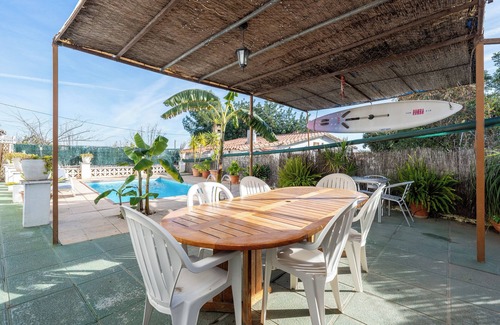 Ardenya House | Holiday Home 'Josefina Y Tomas' with Sea Views, Wi-Fi