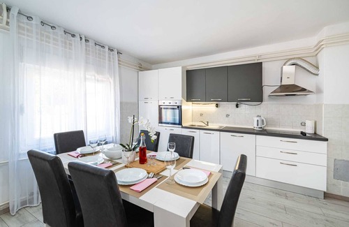Suhovare Villa | Holiday home Joy with pool