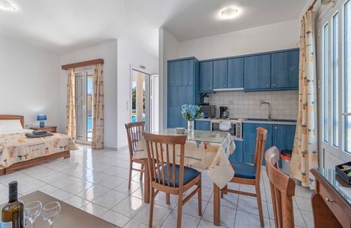 Agios Ioannis House | Holiday Home 'Kallisto' with Mountain View, Wi-Fi and Air Conditioning