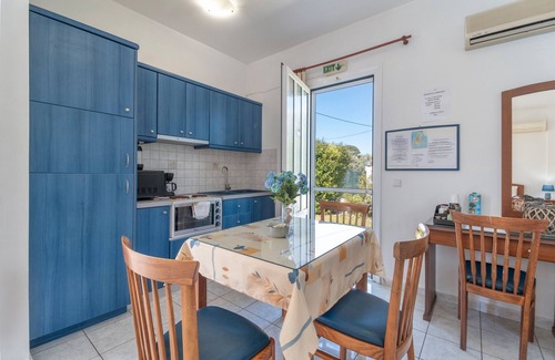Agios Ioannis House | Holiday Home 'Kallisto' with Mountain View, Wi-Fi and Air Conditioning