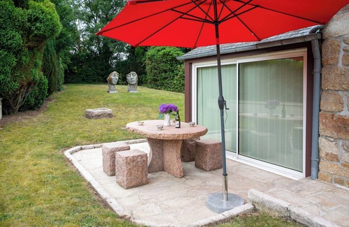 Ploulech House | Holiday Home 'Kerjézéquel 2km Beach' with Private Terrace, Private Garden and Wi-Fi