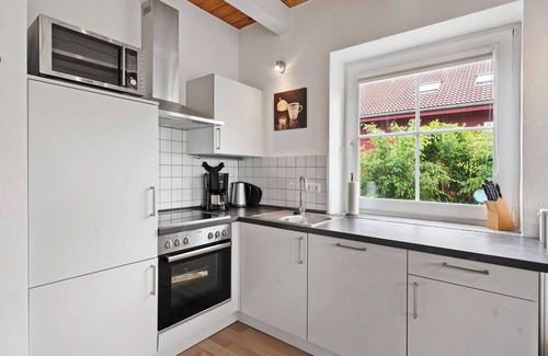 Kopendorf House | Holiday Home 'Kleiner Leuchtturm-Backbord' with Private Terrace, Private Garden and Wi-Fi