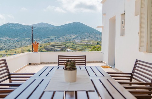 Apollonia House | Holiday Home 'Komis Mansion Exambela' with Private Terrace, Wi-Fi and Air Conditioning