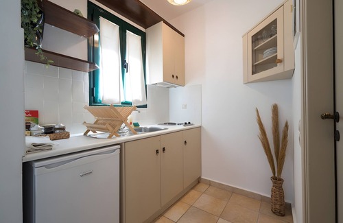 Kithira House | Holiday Home 'Kythiris Studios - Bungalow 1' with Sea View, Wi-Fi and Air Conditioning