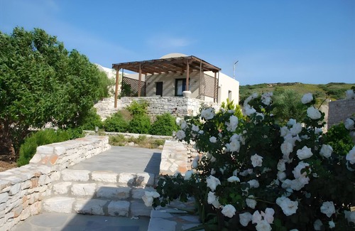 Kithira House | Holiday Home 'Kythiris Studios - Bungalow 1' with Sea View, Wi-Fi and Air Conditioning