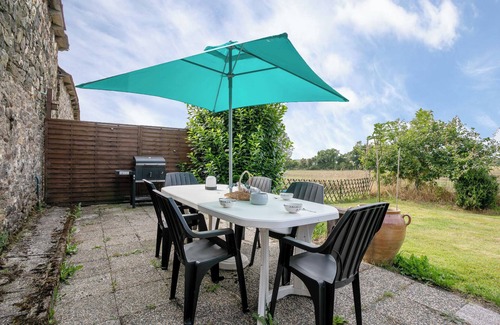 Allineuc House | Holiday Home 'L'abreuvoir Du Leffo' with Private Terrace, Private Garden and Wi-Fi