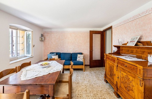 Caprino Veronese Bed & Breakfast | Holiday Home 'La Casa Di Delfina' with Private Garden