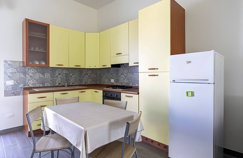 Mazara del Vallo Apartment | Holiday Home 'La Perla Di Mare - Gemma' with Shared Pool, Wi-Fi and Air Conditioning