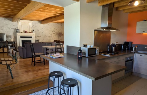 Verrieres House | Holiday Home 'La Bonne Chauffe - Serpentin' with Shared Pool, Private Terrace and Wi-Fi