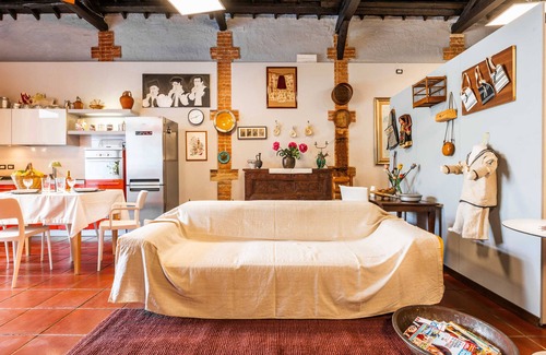 Monserrato House | Holiday Home 'La Campidanese' with Shared Terrace, Wi-Fi and Air Conditioning