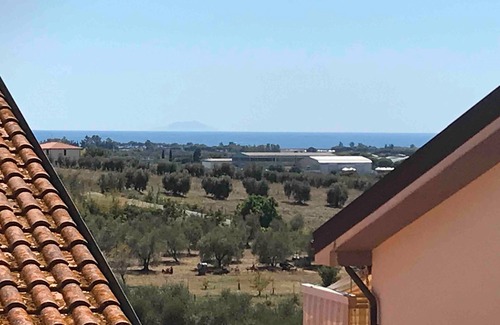 Riotorto House | Holiday Home 'La Casa Dei Limoni' with Sea View, Private Terrace and Balcony