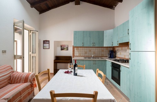 Loculi House | Holiday Home 'La Casa Del Sole' with Private Terrace and Air Conditioning