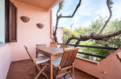 Agrustos House | Holiday Home 'La Casa Di Delia' with Sea View, Private Terrace and Shared Garden