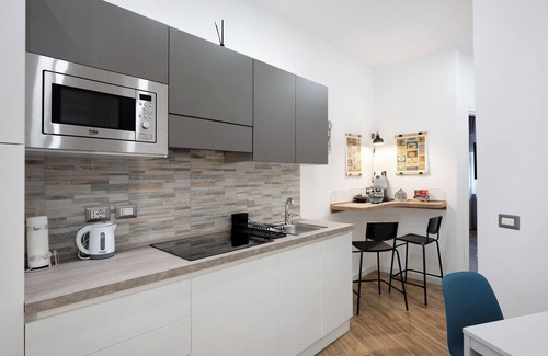 Posillipo House | Holiday Home 'La Gioia' with Wi-Fi and Air Conditioning