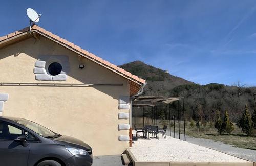 Le Saix House | Holiday Home 'La Grange Des Pépinières' with Mountain View and Wi-Fi