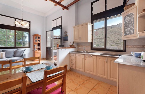 Hermigua House | Holiday Home 'La Huerta' with Mountain View, Private Terrace and Wi-Fi