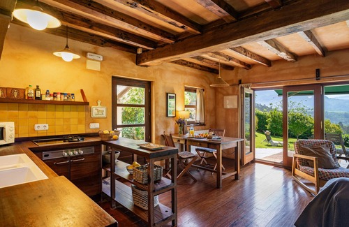 Cueli House | Holiday Home 'La Llosa Del Valle' with Mountain View, Private Terrace and Private Garden