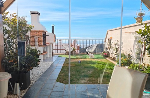 Enix House | Holiday Home 'La Mafalda' with Sea View, Private Terrace and Air Conditioning
