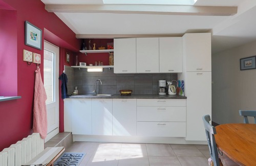 Pontrieux House | Holiday Home 'La Maison De Pêcheur Chez Alice' with Private Terrace, Private Garden and Wi-Fi