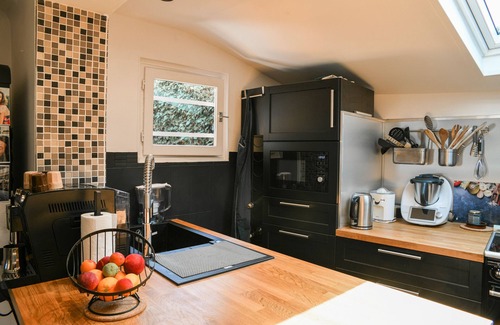 Tresserve House | Holiday Home 'La Maison Du Lac' with Lake View, Private Pool and Wi-Fi