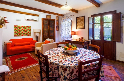Laconi House | Holiday Home 'La Maisonette Casa Vacanze ' with Mountain View, Wi-Fi and Air Conditioning