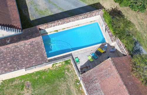 Mayac House | Holiday Home 'La Petite Cour' with Shared Pool, Private Terrace and Wi-Fi