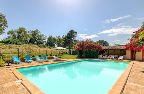 Fourques House | Holiday Home 'Le Cézanne' with Shared Pool, Wi-Fi and Air Conditioning