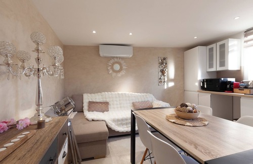 Palama House | Holiday Home 'Le Cocon Marseillais' with Mountain View, Wi-Fi and Air Conditioning