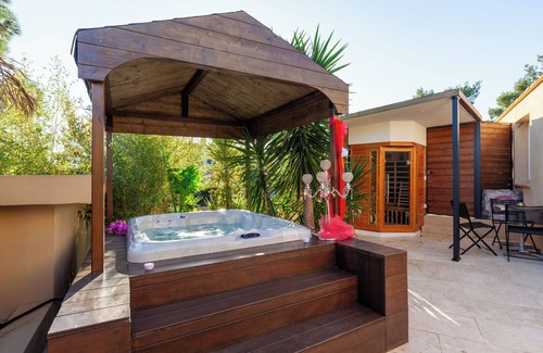 Palama House | Holiday Home 'Le Cocon Marseillais' with Mountain View, Wi-Fi and Air Conditioning