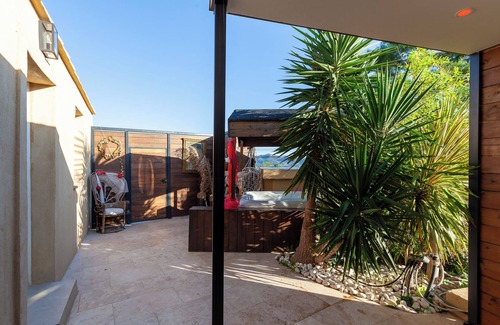 Palama House | Holiday Home 'Le Cocon Marseillais' with Mountain View, Wi-Fi and Air Conditioning