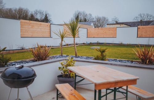 Camors House | Holiday Home 'Le Desirella' with Private Terrace, Wi-Fi and Air Conditioning