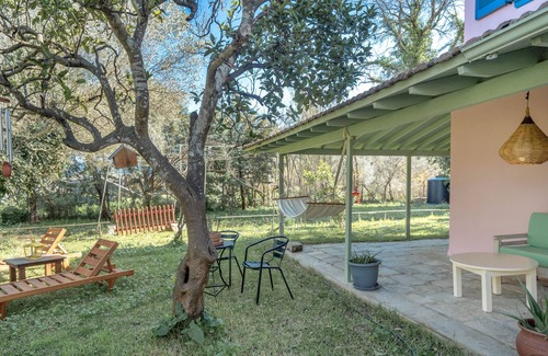 Kalligoni House | Holiday Home 'Lefkadas Bohemian Cottage' with Mountain View, Wi-Fi and Air Conditioning