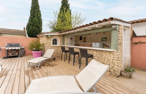 Molleges House | Holiday Home 'Les Dames De Molleges' with Mountain View, Wi-Fi and Air Conditioning