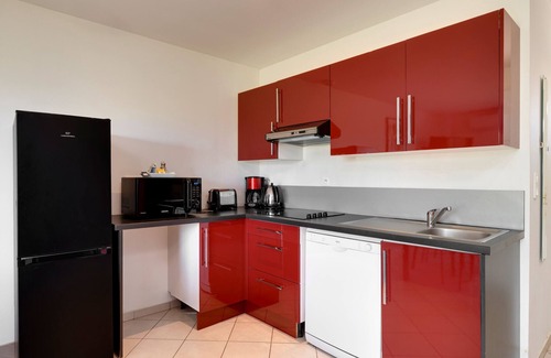 Libourne House | Holiday Home 'Les Grands Vignobles 3 Ch12 Pers' with Private Terrace, Wi-Fi and Air Conditioning