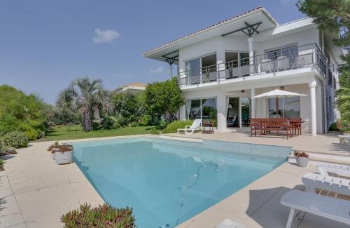 Mimizan-Plage House | Holiday Home Les Pinasses by Interhome