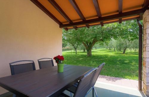 Đuba House | Holiday Home Licia by Interhome