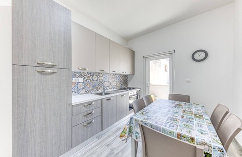 Lido Marini House | Holiday Home 'Lido Marini Vicino La Spiaggia' with Balcony and Air Conditioning