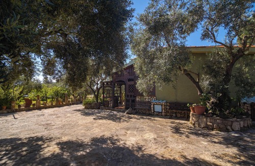 Villacidro House | Holiday Home "Lilliu" with Mountain View, Garden & Air Conditioning